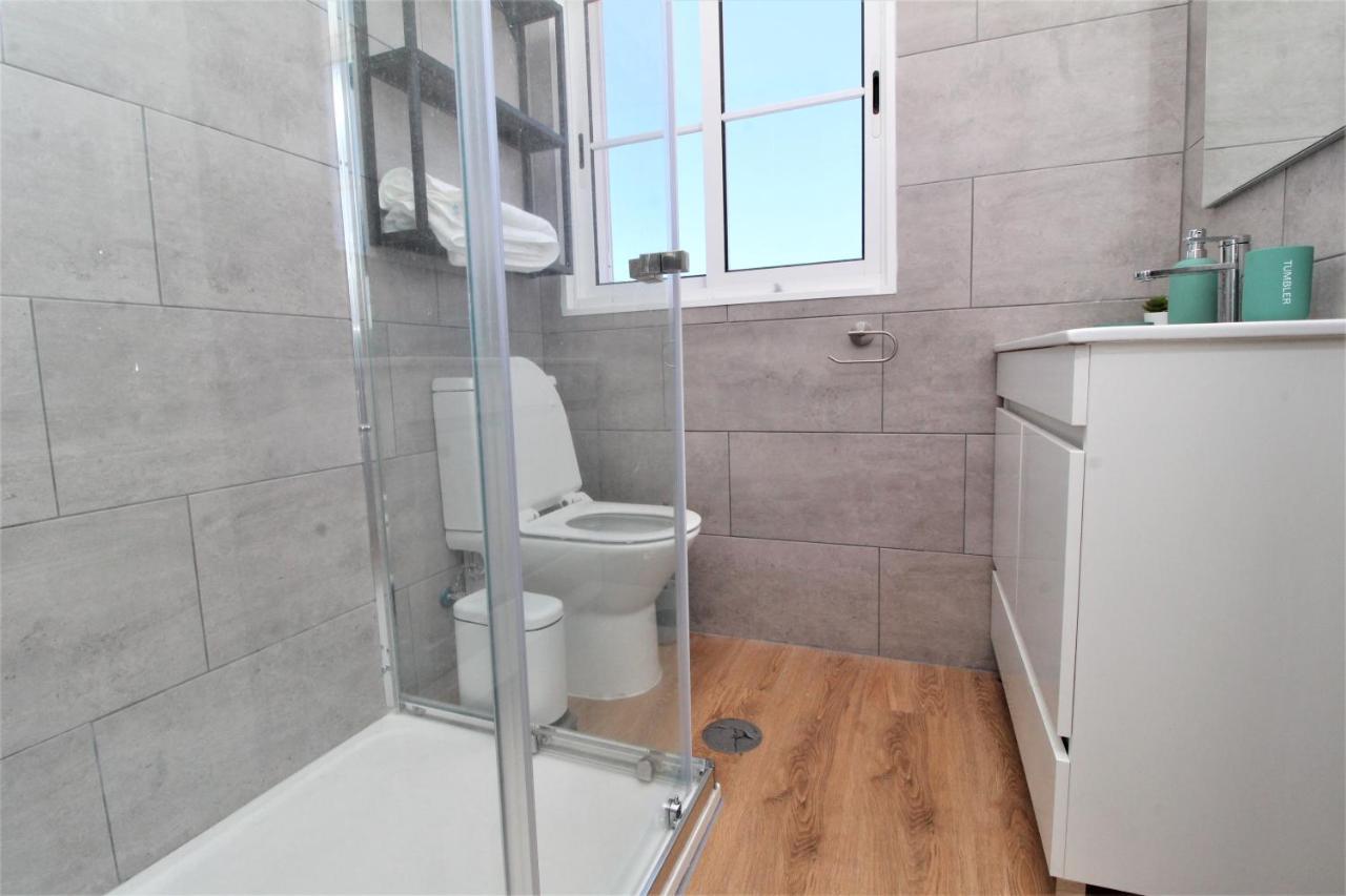 פונשל Sunny House Few Minutes From City Center מראה חיצוני תמונה
