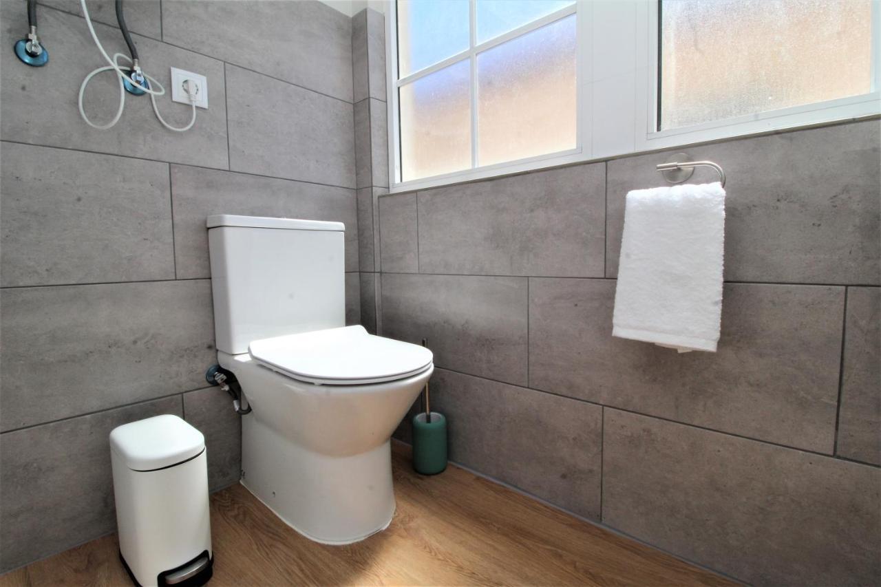 פונשל Sunny House Few Minutes From City Center מראה חיצוני תמונה